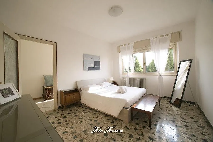 Semesterbostad Casa Vacanze Gli Ulivi Del Lago Villa Sale Marasino Italien
